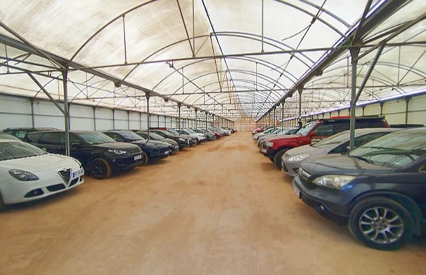 Invernadero Indoor parking